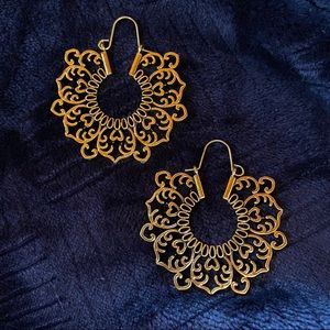 NWOT 🛍 Bundle for DISCOUNTS off Merch & Shipping